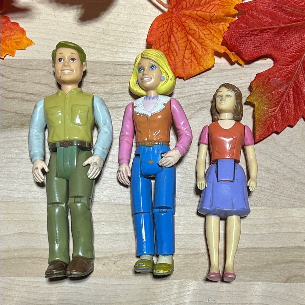 Hasbro Playskool Dollhouse Figures - Mom, Dad and sister Vintage